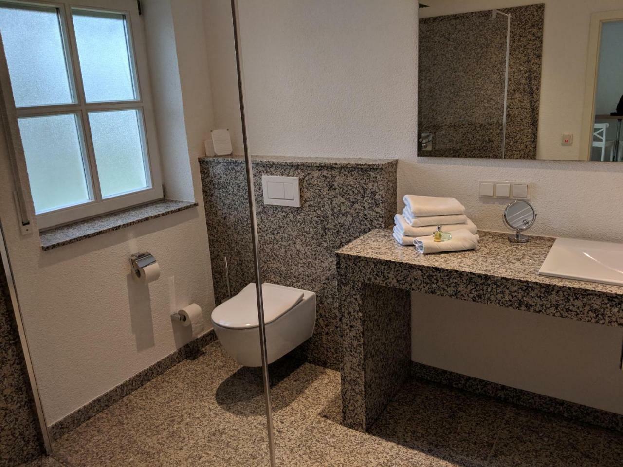 Landgut Schill Hotell Osthofen Eksteriør bilde